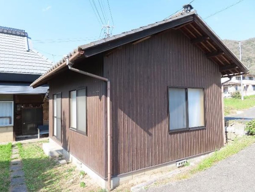 岡山県矢掛町の古民家物件に付属する倉庫。