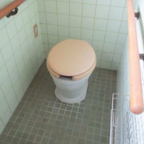 岡山県備前市の古民家物件のトイレ。