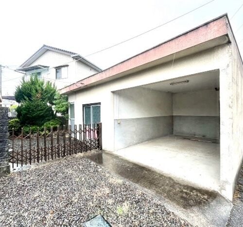 愛媛県西条市の古民家物件の車庫。