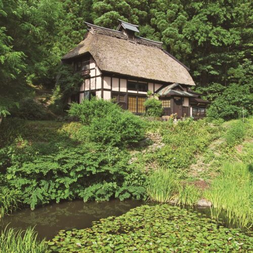 カールさんが本格的に古民家再生を手がけるきっかけになった、竹所の茅葺き古民家「双鶴庵（そうかくあん）」