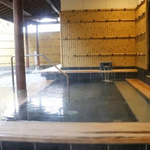 愛媛県西条市の「本谷（ほんだに）温泉」。