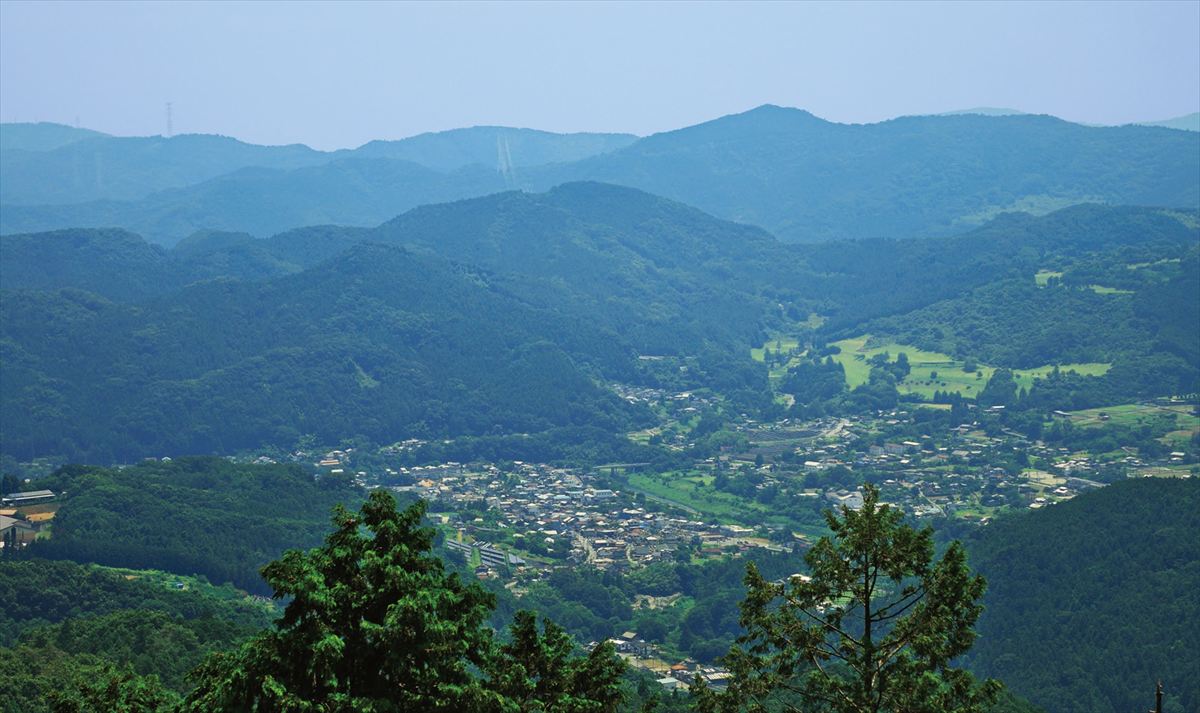 群馬県藤岡市の鬼石地域を桜山公園から望む