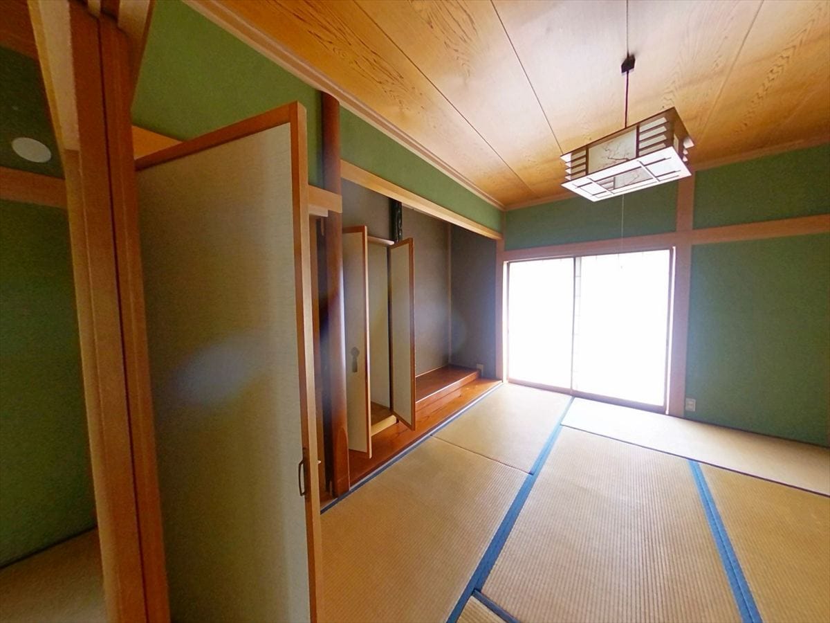福井県坂井市の物件の1階和室6帖（床の間あり）