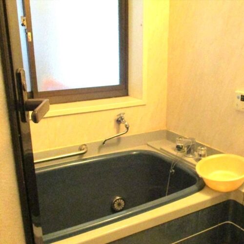 兵庫県佐用町の古民家物件の浴室。比較的新しく、使いやすそう。