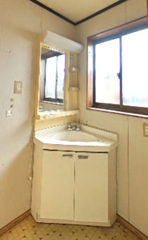 三重県伊賀市の古民家物件の洗面所。