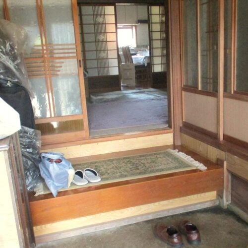 兵庫県佐用町の古民家物件の玄関。一歩足を踏み入れると、どこか懐かしい雰囲気が漂う。