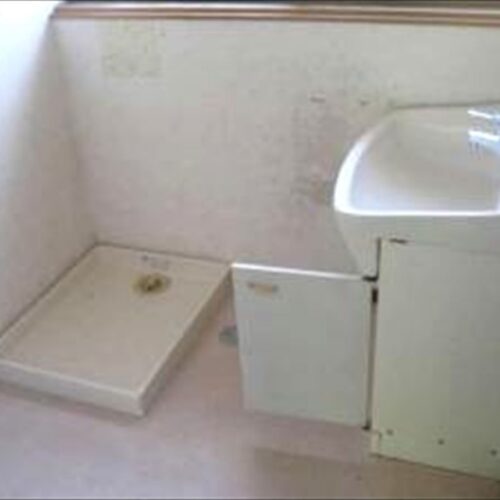 愛媛県宇和島市の古民家物件の洗面所。