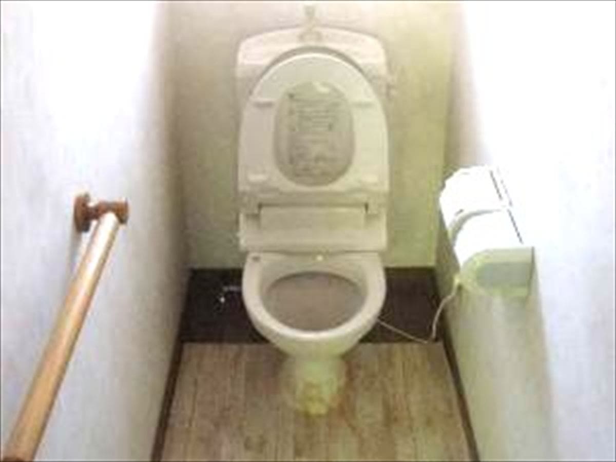 愛媛県宇和島市の古民家物件のトイレ。