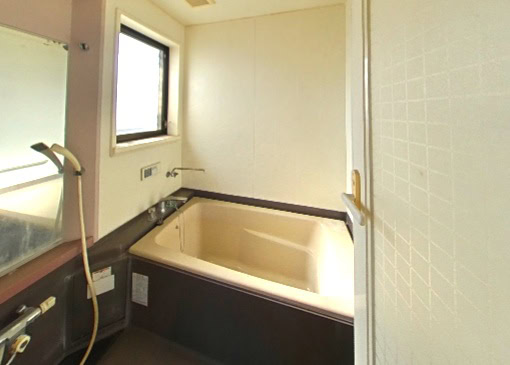 三重県伊賀市の古民家物件の浴室。