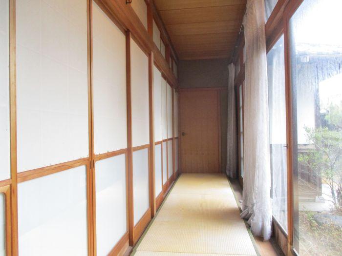 岡山県備前市の古民家物件の縁側。