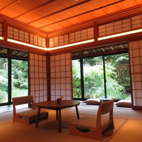 三重県伊賀市にあるNIPPONIA HOTEL 伊賀上野城下町は、分散型の宿泊施設。