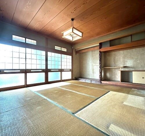 愛媛県西条市の古民家物件の和室。日当たり良好。