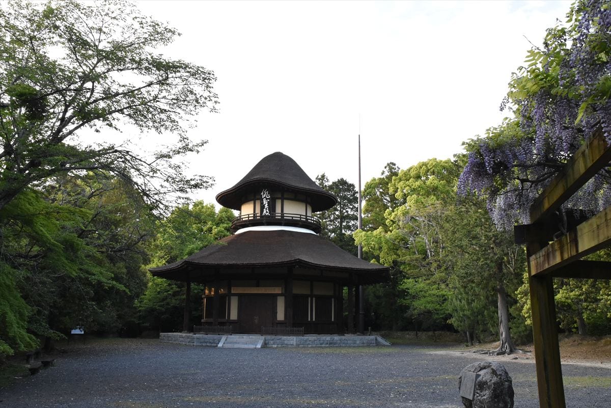 三重県伊賀市の俳聖殿。