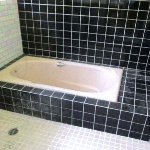 岡山県備前市の古民家物件の浴室。