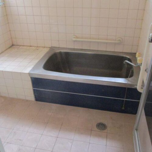 岡山県備前市の古民家物件の浴室。