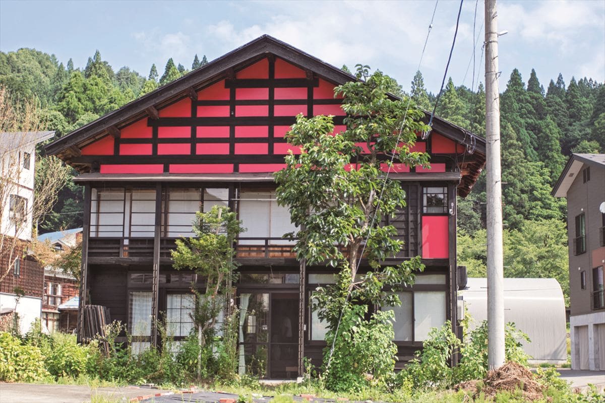 元造り酒屋の「九州屋」は、カールさんが再生を手がけた古民家の1つ