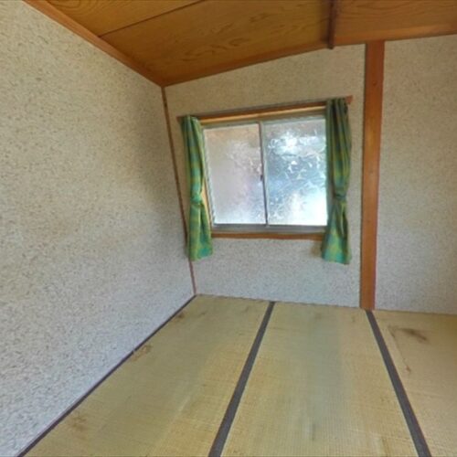 三重県伊賀市の物件の玄関横の和室。