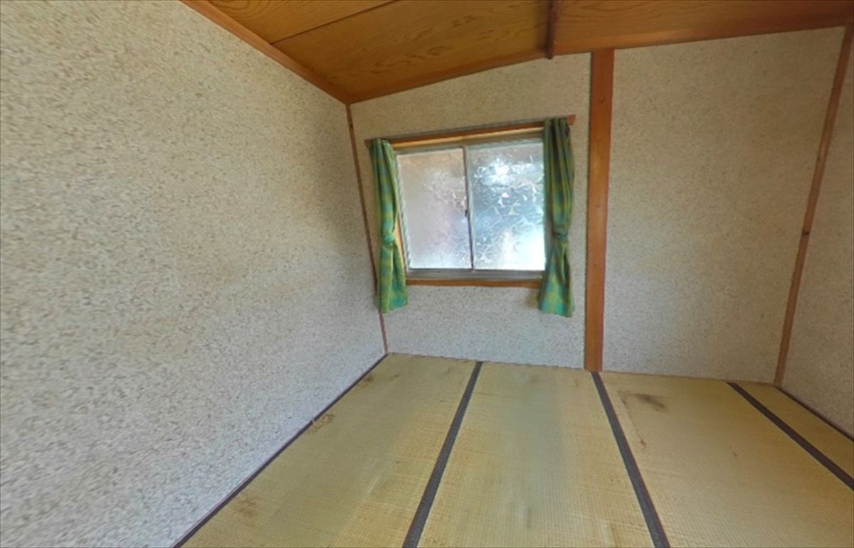 三重県伊賀市の物件の玄関横の和室。