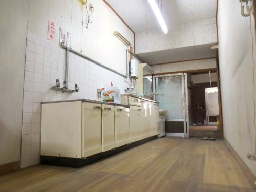 三重県伊賀市の古民家物件のキッチン。