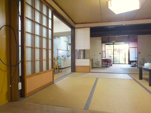 三重県伊賀市の古民家物件の和室。