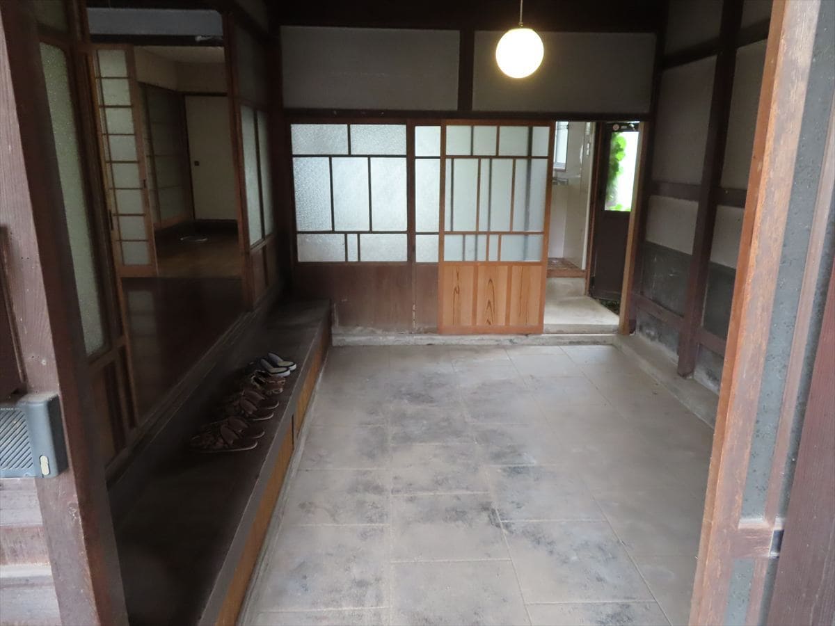 岡山県矢掛町の古民家物件の玄関。