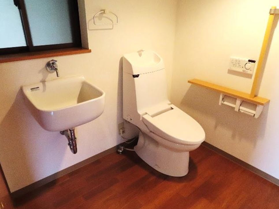 岡山県矢掛町の古民家物件のトイレ。