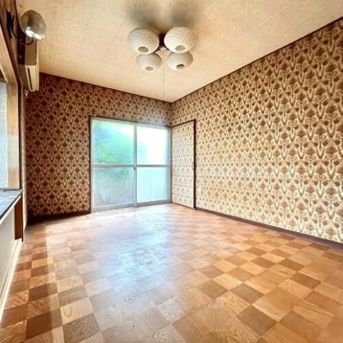 愛媛県西条市の古民家物件の洋室。