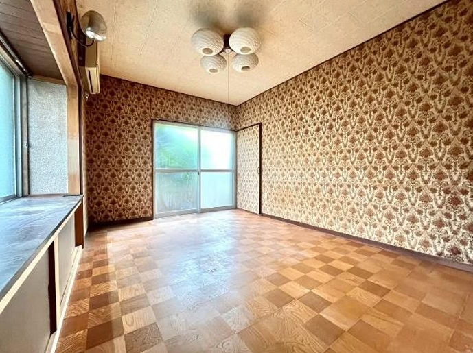 愛媛県西条市の古民家物件の洋室。