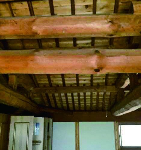 岡山県備前市の古民家物件の梁。