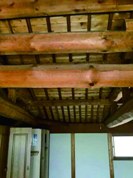 岡山県備前市の古民家物件の梁。