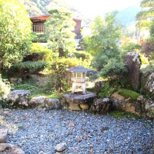 岡山県備前市の古民家物件の庭園。