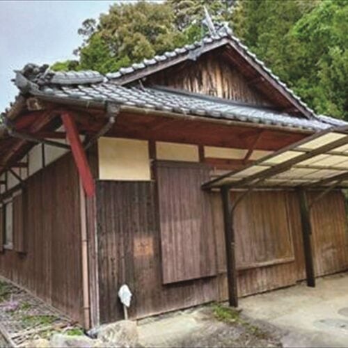 大きな梁のある古民家|奥行きのある平屋【愛媛県宇和島市】自然、歴史が息づくまち。県内屈指の海釣りスポットも