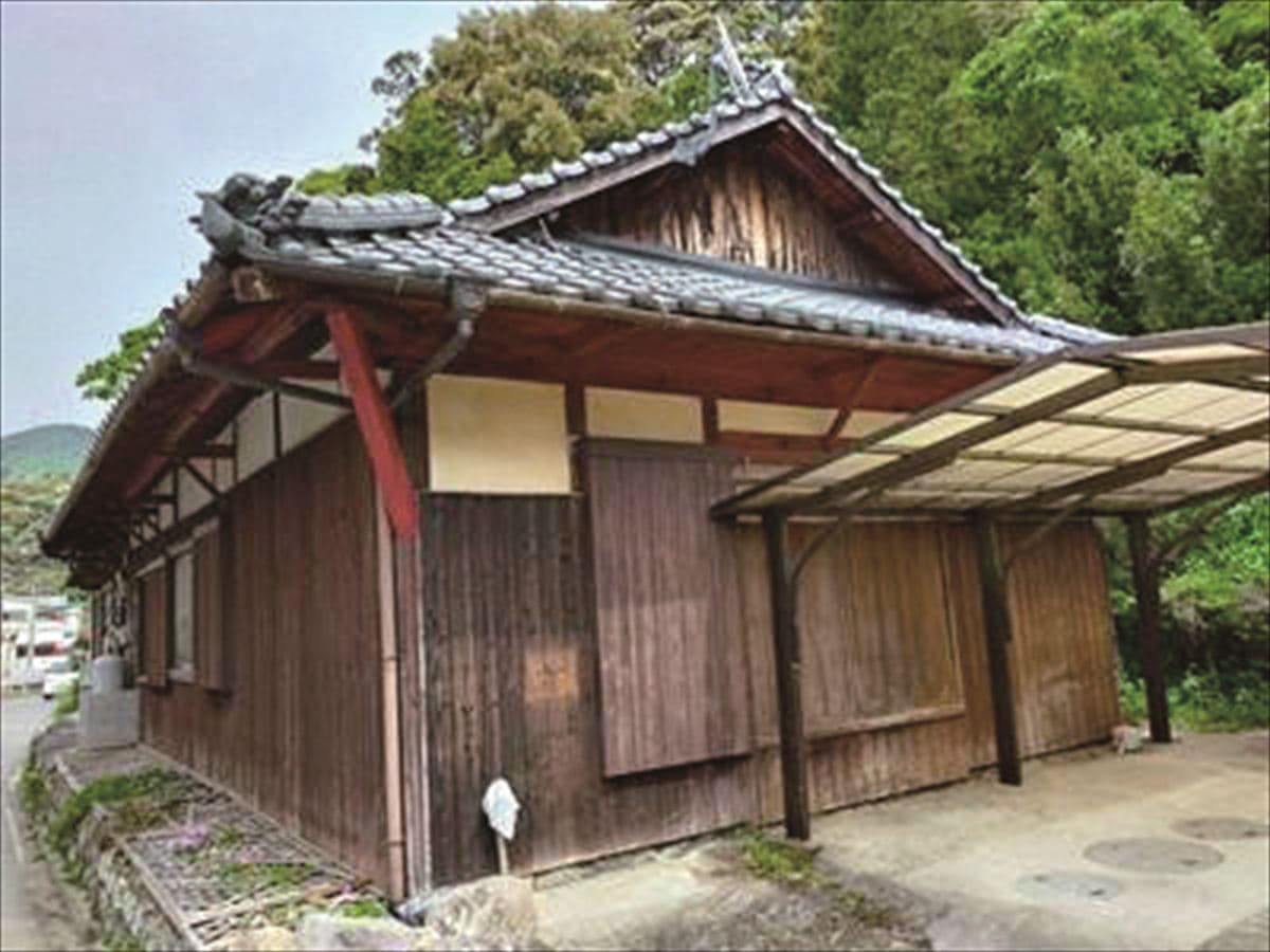 愛媛県宇和島市の古民家物件の外観。