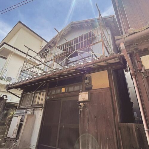 瀬戸内海国立公園内の成ヶ島周辺に立つ海近物件が50万円。海遊びの拠点としてもオススメのコンパクト住宅【兵庫県洲本市】