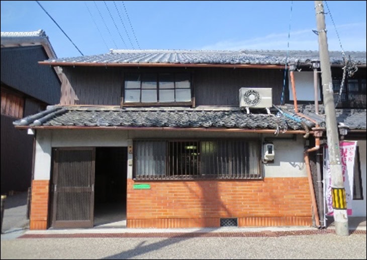 三重県伊賀市の古民家物件の外観。