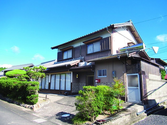 三重県伊賀市の古民家物件の外観。