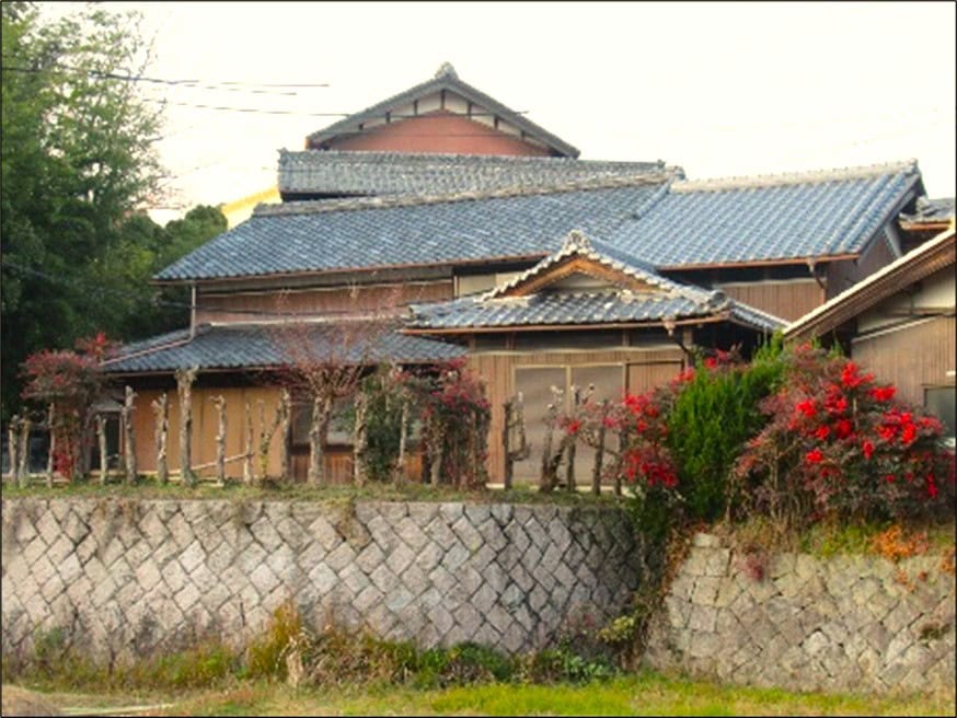 三重県伊賀市の古民家物件の外観。