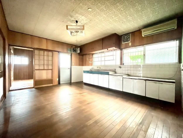 愛媛県西条市の古民家物件のキッチン。