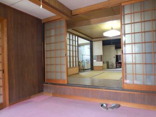 三重県伊賀市の古民家物件の洋室。