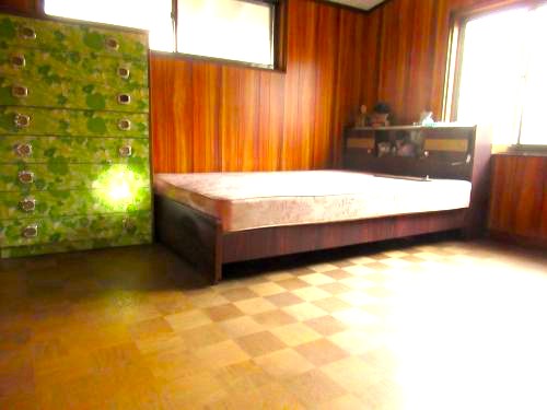 三重県伊賀市の古民家物件の洋室。