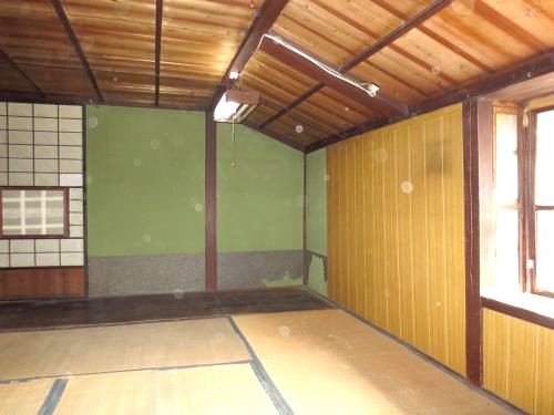 三重県伊賀市の古民家物件の和室。 随所に古民家の趣がある。