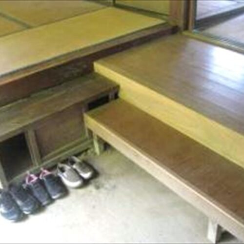 愛媛県宇和島市の古民家物件の玄関。