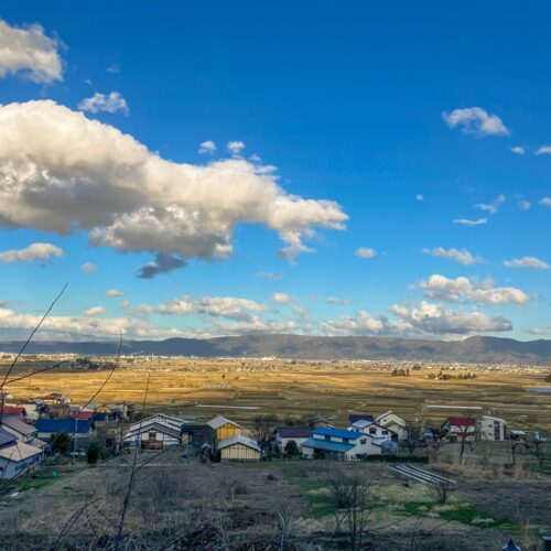 北部と東部は田園風景が広がる平野で、南部と西部は中山間地となっている/福島県会津美里町