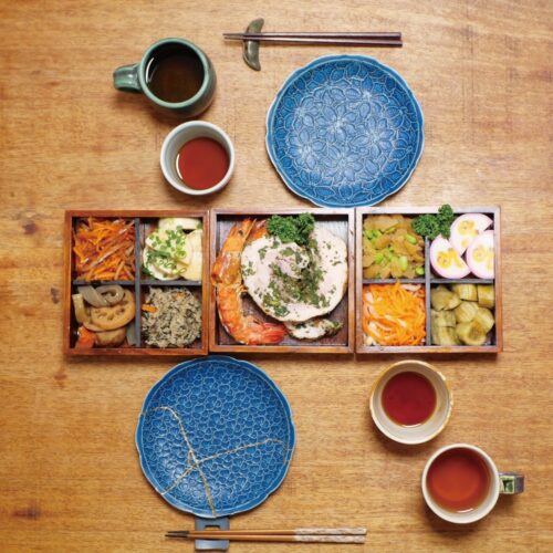 以前から料理が趣味だったという大友さん。産地巡りをして集めたうつわに盛り付けて写真を撮るのも、日常を彩る楽しみのひとつ/福島県会津美里町