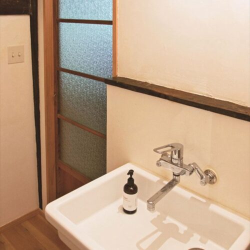 栃木県茂木町の古民家再生。トイレや洗面所などの水回りはプロに任せた