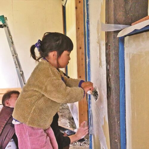 古民家の再生はときには家族と楽しみながら