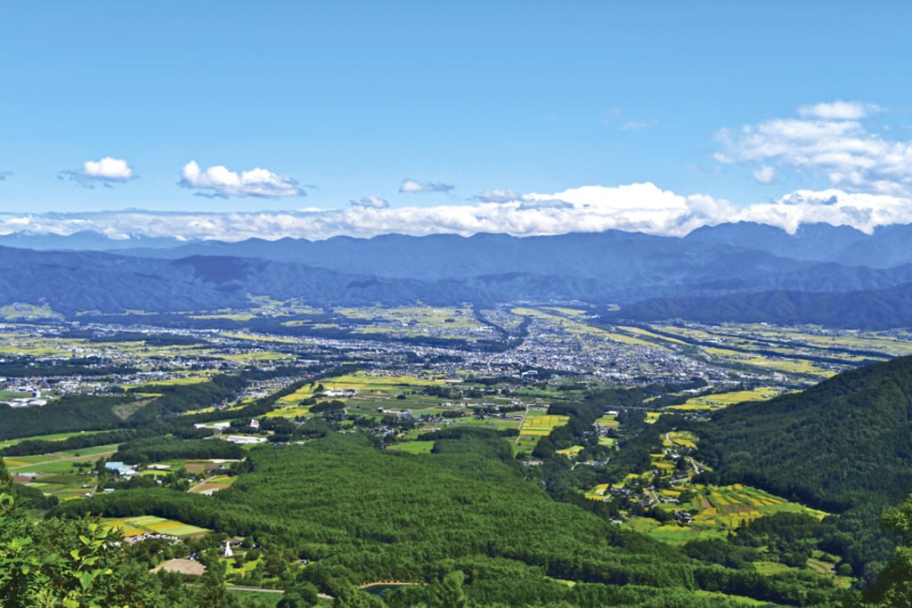 長野県伊那市
長野県南部、2つのアルプスに抱かれた伊那谷にある。豊かな自然を活かした特色ある保育や教育を展開し注目を集め、“教育移住”も増加している。