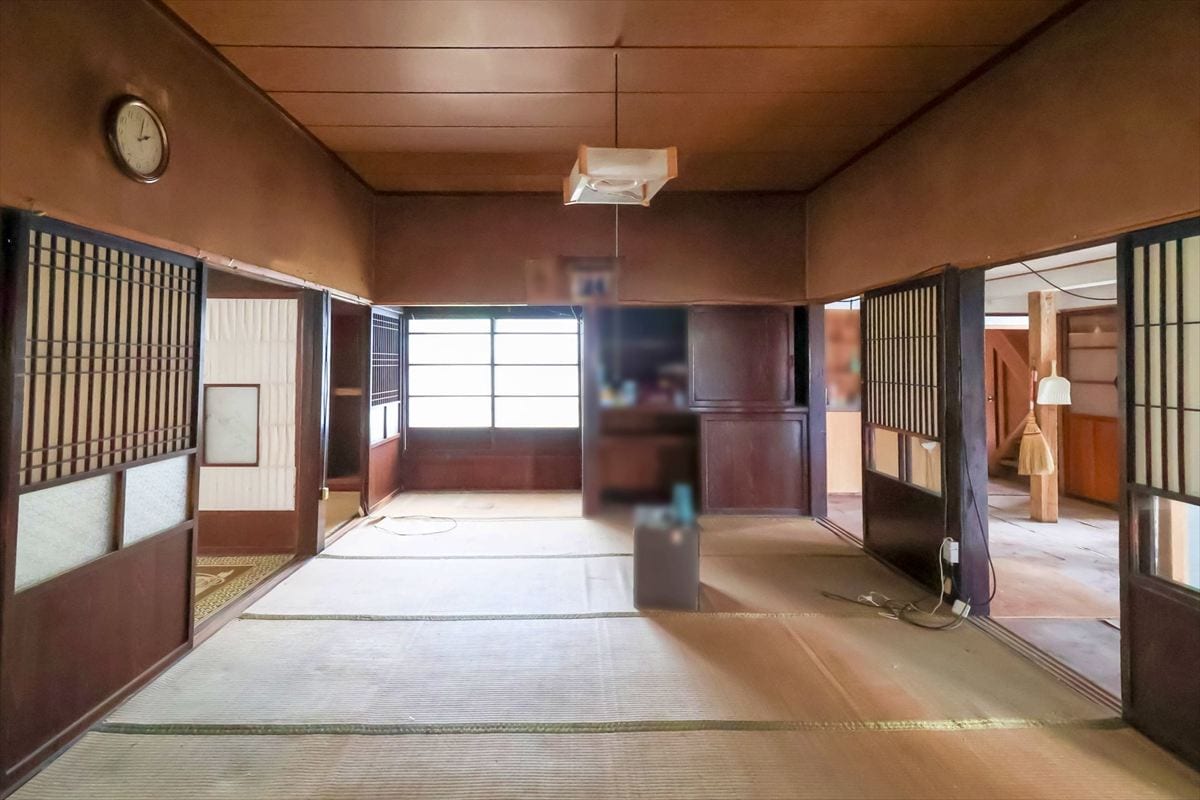 山形県大江町の物件の1階和室（12帖）