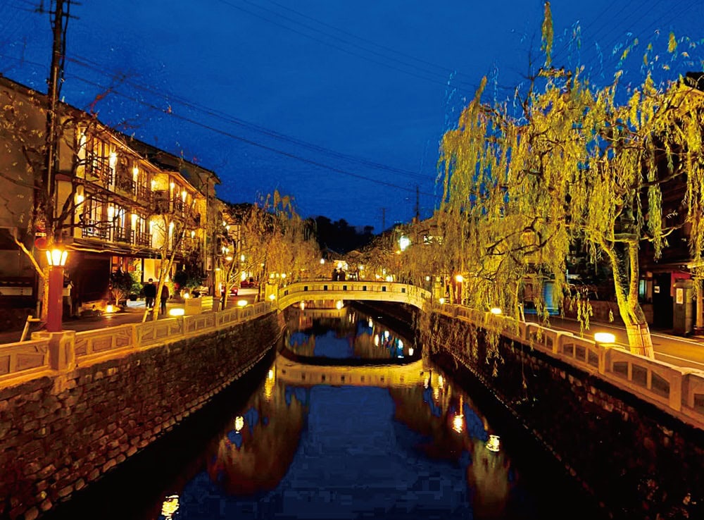 情緒豊かな城崎温泉には、世界中から旅行者が集まる(兵庫県豊岡市)