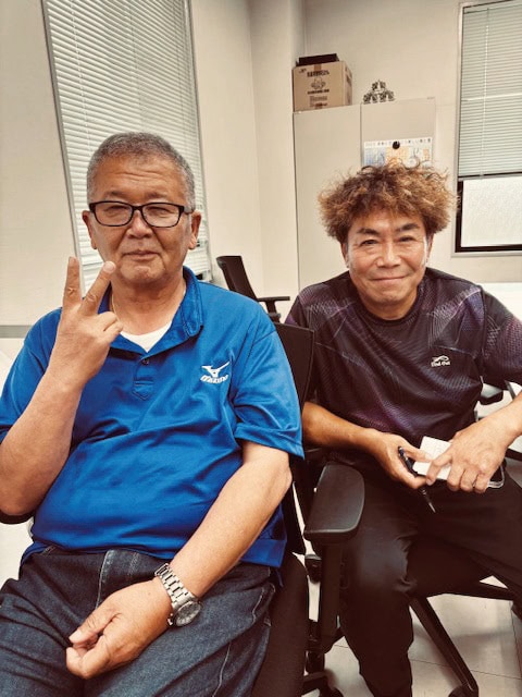 横島漁業協同組合で漁師として活躍する内健司さん(右)と、同組合で長年にわたり新規漁業就業の支援を続ける岡崎宏司さん(左)/広島県福山市